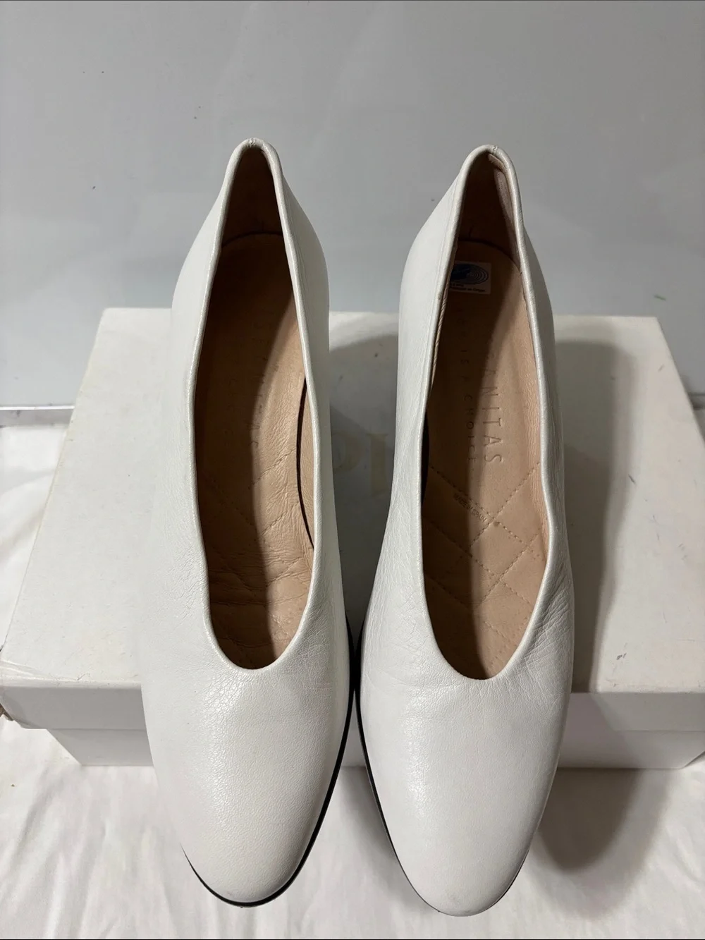 Hispanitas sleek white